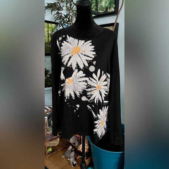 Long Sleeve Daisy Print Tee Size XL - Picture 2 of 12